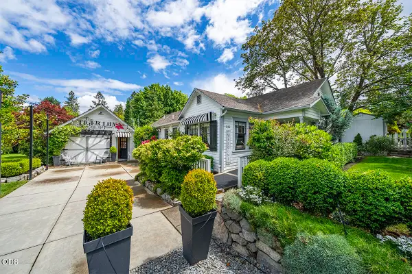 215 S 4th Street, Jacksonville, OR 97530