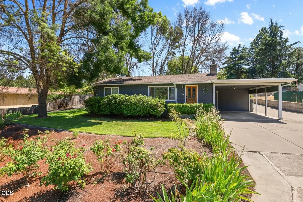 1422 Hillcourt, Medford, OR 97504 - #1