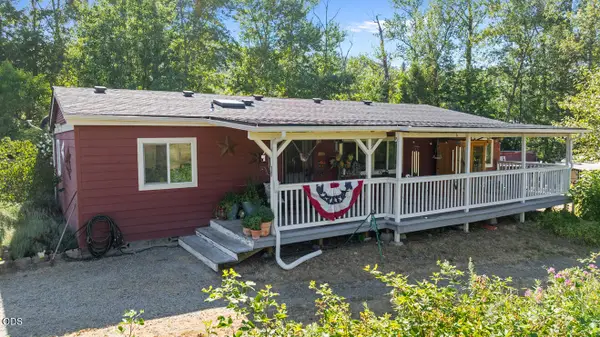690 Foots Creek Road, Gold Hill, OR 97525