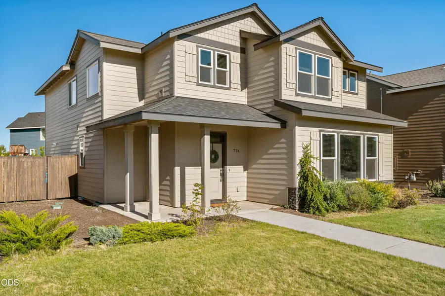 736 NW 27th Street, Redmond, OR 97756 - #3