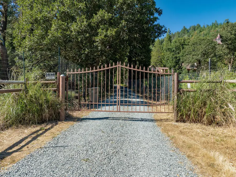 5060 Jumpoff Joe Creek Road, Grants Pass, OR 97526 - #2