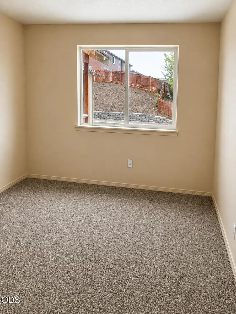 402 SE Carmen Way, Madras, OR 97741 - #3