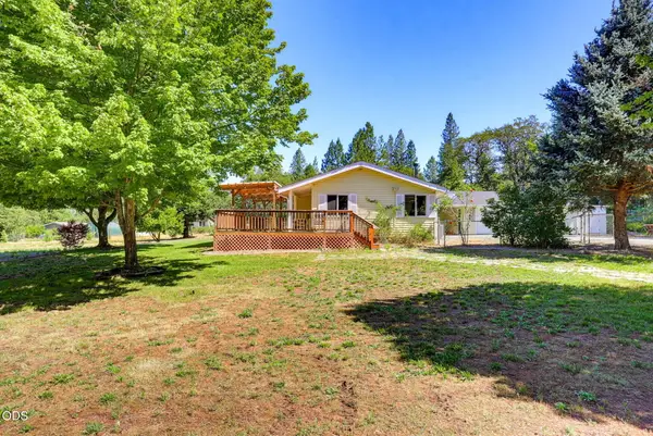 2072 E Evans Creek Road, Rogue River, OR 97537