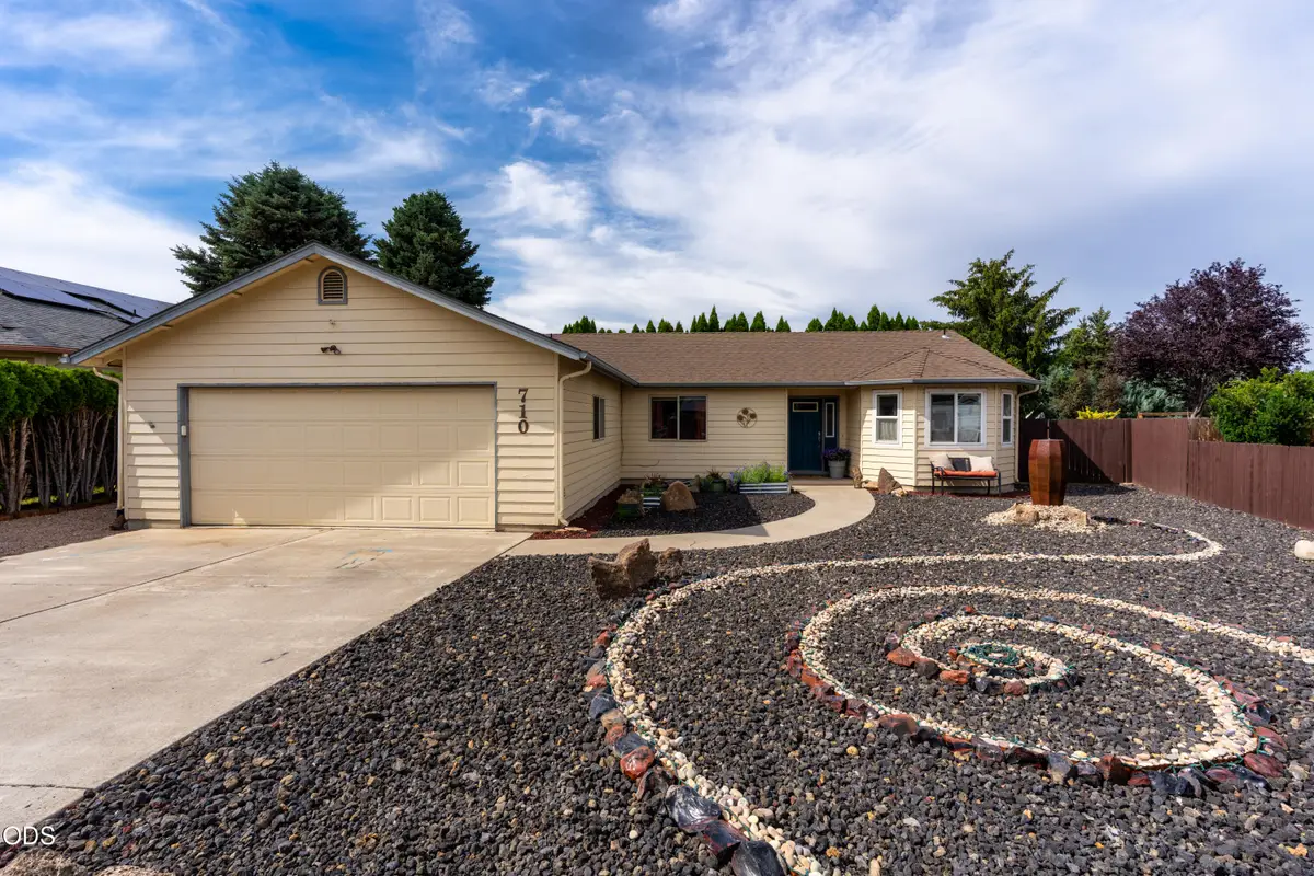 710 NW 21st Court, Redmond, OR 97756 - #1