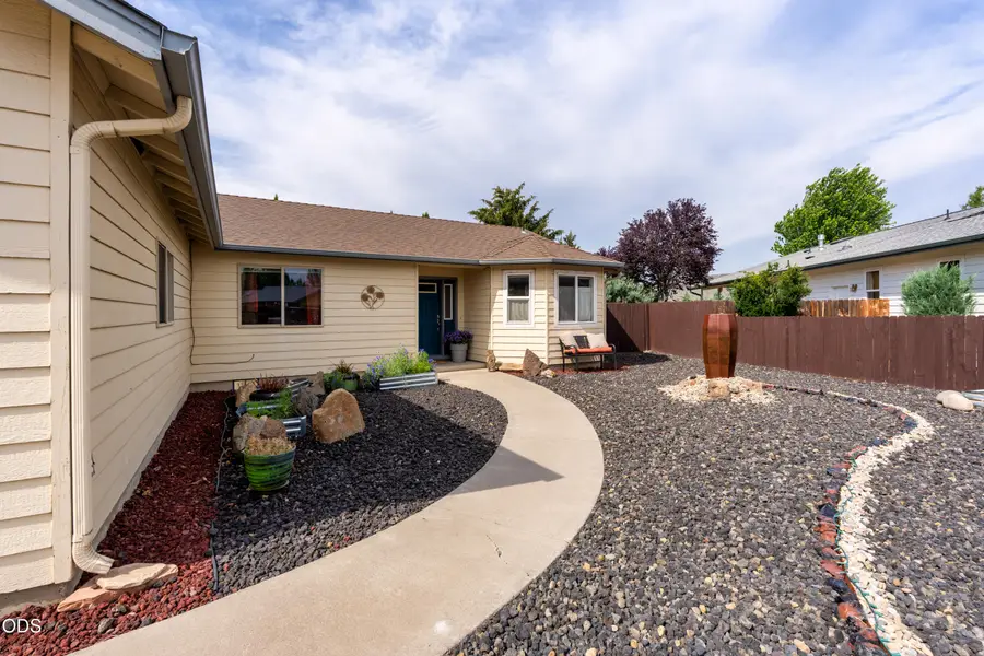 710 NW 21st Court, Redmond, OR 97756 - #3