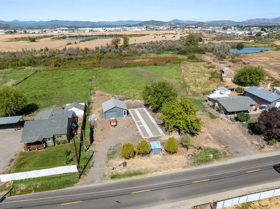 1729 E Gregory Road, Central Point, OR 97502 - #3