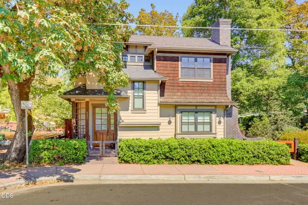 225 N Oregon Street, Jacksonville, OR 97530