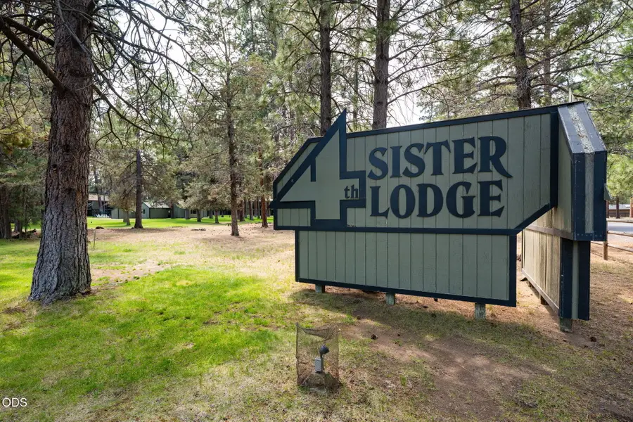 897 E Desperado Trail #UNIT 102, Sisters, OR 97759 - #2