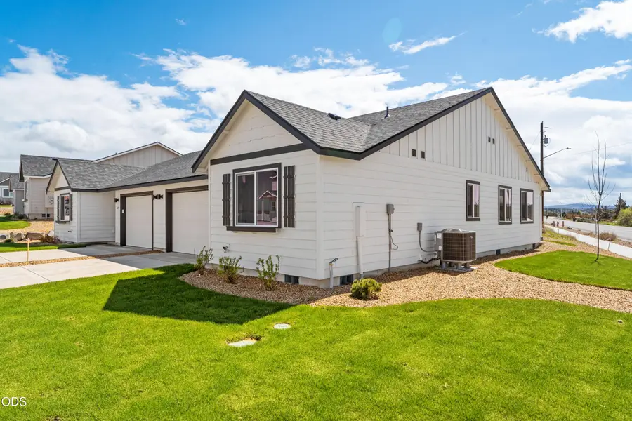 891 SE Starview Avenue, Madras, OR 97741 - #3