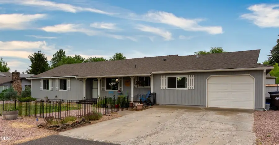 2284 NW 13th Street, Redmond, OR 97756 - #2