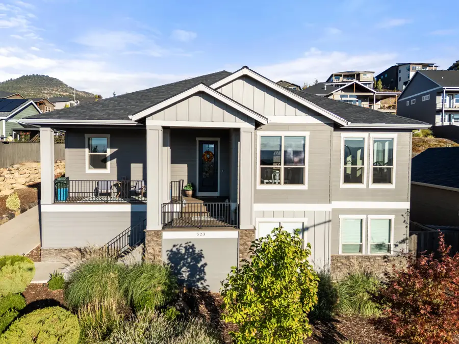 523 W La Strada Circle, Medford, OR 97504 - #2