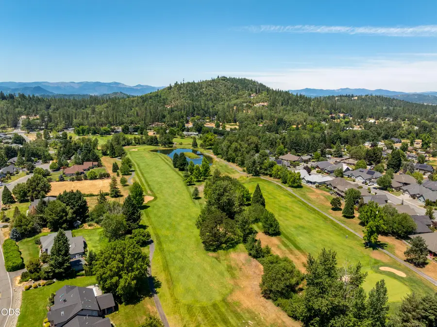 155 Kingsgate Way, Grants Pass, OR 97527 - #2