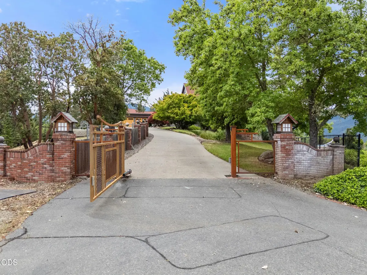 928 W Woodside Street, Grants Pass, OR 97527 - #1