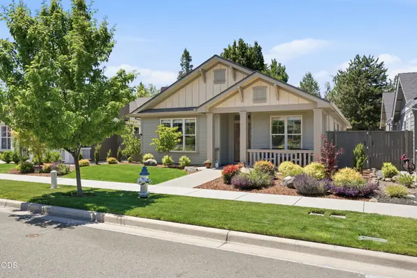 566 Canterwood Drive, Medford, OR 97504