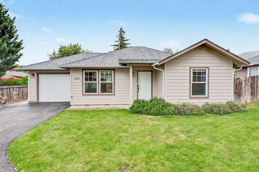 1003 SE Grandview Avenue, Grants Pass, OR 97527 - #2