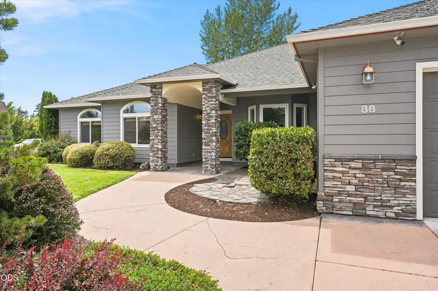 88 Pineridge Lane, Eagle Point, OR 97524 - #2
