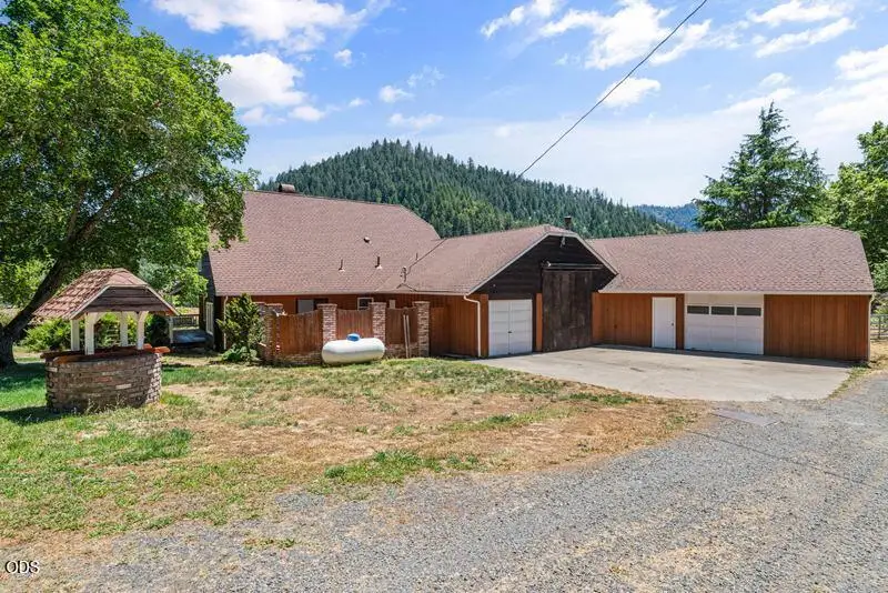 12974 E Evans Creek Road, Rogue River, OR 97537 - #3