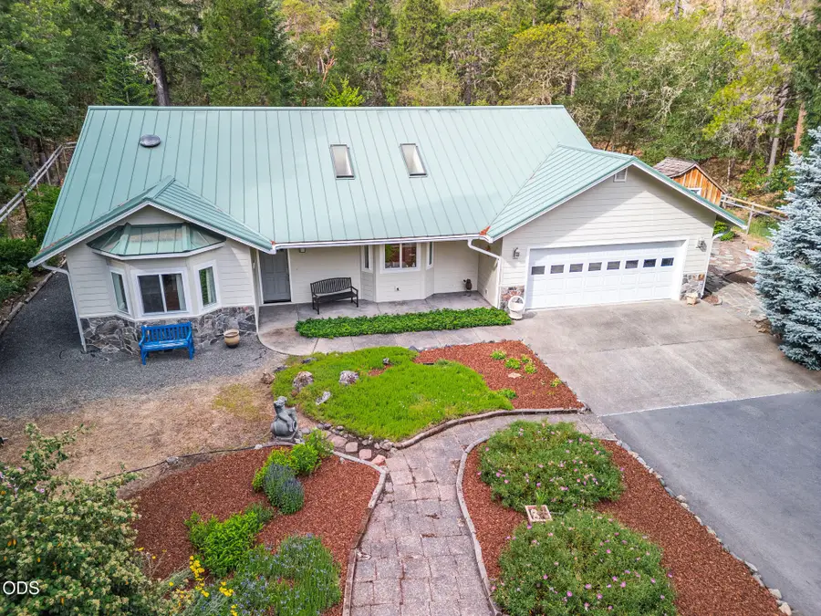509 Carter Drive, Grants Pass, OR 97526 - #2