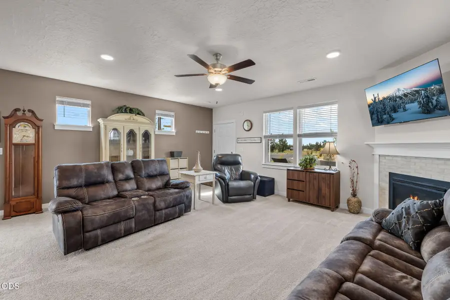 3888 SW Lava Place, Redmond, OR 97756 - #3
