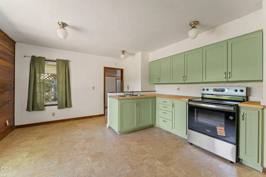 1711 SW J Street, Grants Pass, OR 97526 - #3