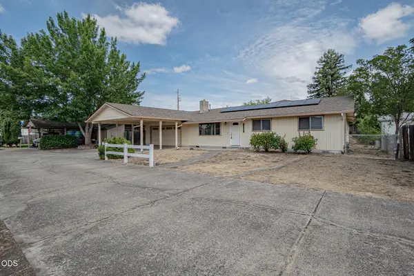 2327 2327 Crater Lake, Medford, OR 97501