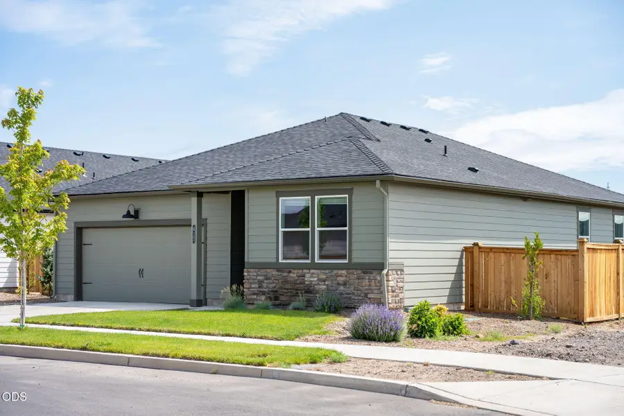 417 NE Union Loop, Prineville, OR 97754 - #2