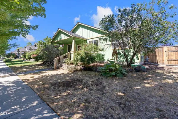 1345 NE 3rd Street, Redmond, OR 97756
