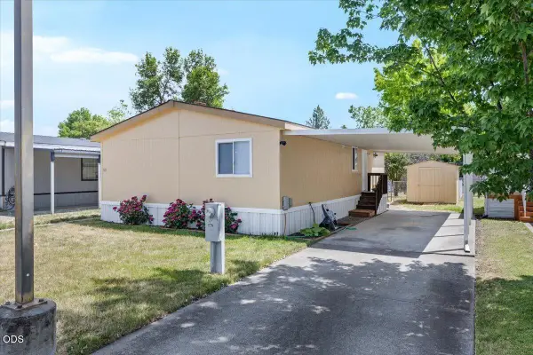 6850 Downing Road #SPC 60, Central Point, OR 97502