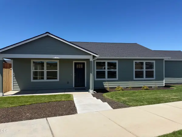 651 NE Mitchell Street #166, Madras, OR 97741
