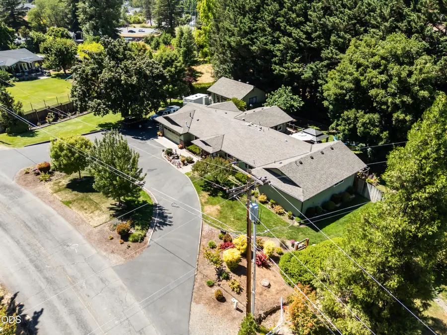 686 Towne Street, Grants Pass, OR 97527 - #3