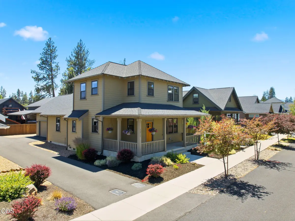 1035 E Horse Back Trail, Sisters, OR 97759 - #1