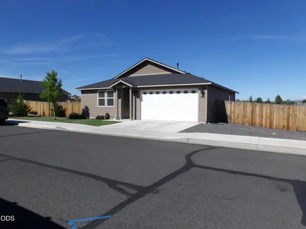 898 SE Strawberry Lane, Madras, OR 97741