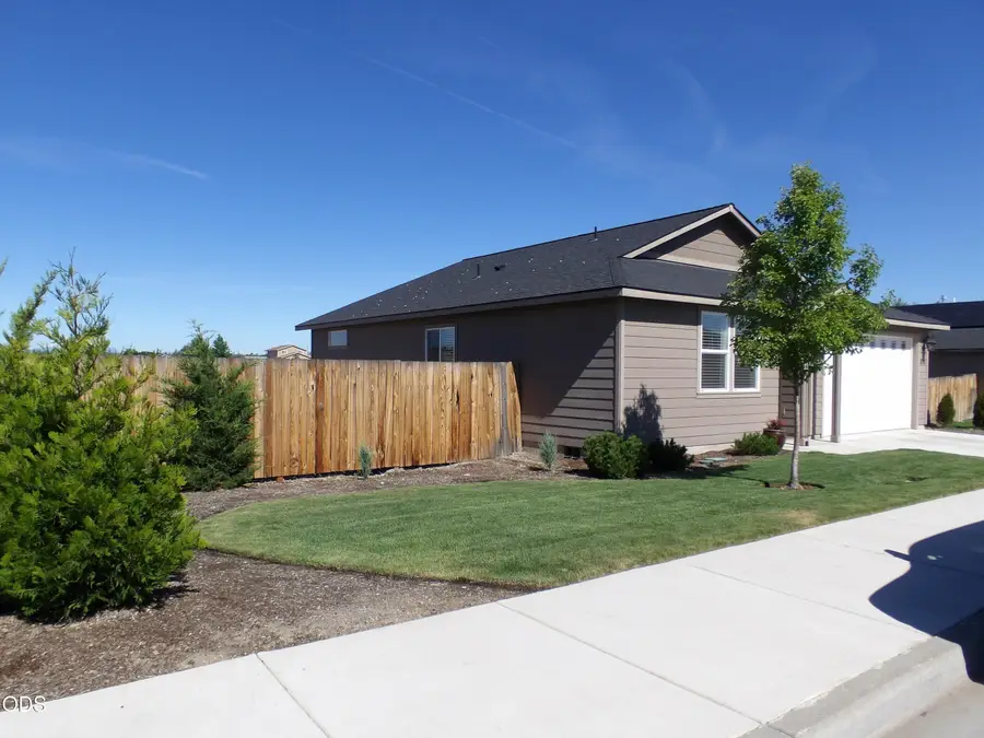 898 SE Strawberry Lane, Madras, OR 97741 - #2