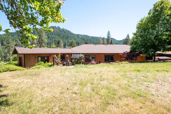 1329 Larson Road, Roseburg, OR 97471