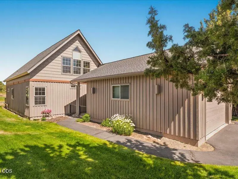 8685 Red Wing Lane, Redmond, OR 97756 - #3