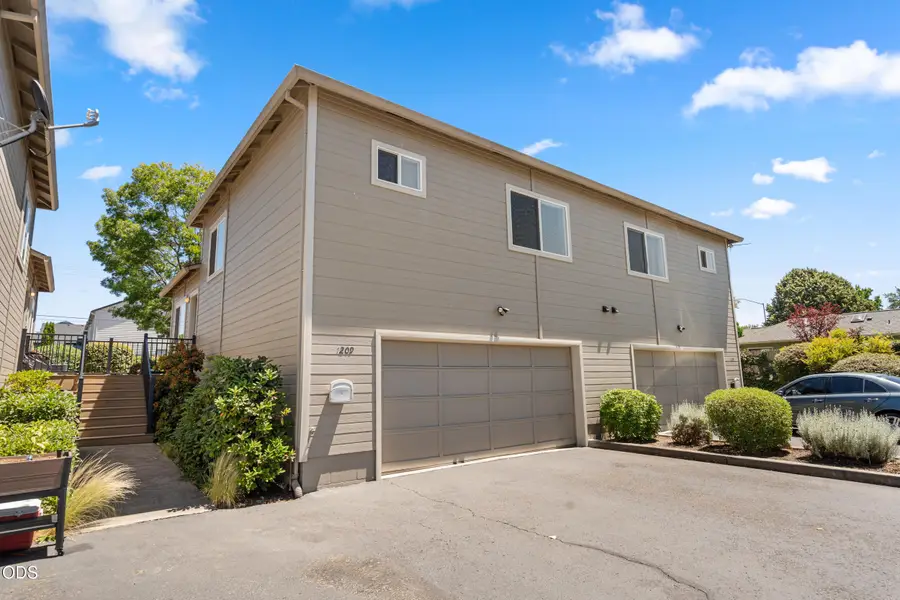 1207 Springbrook Road, Medford, OR 97504 - #3