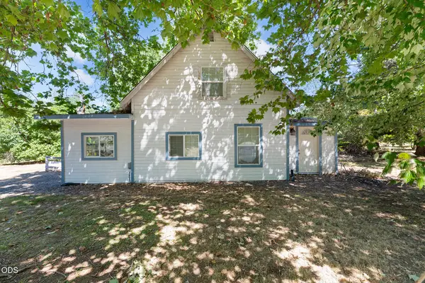 149 Peckerwood Lane, Grants Pass, OR 97527