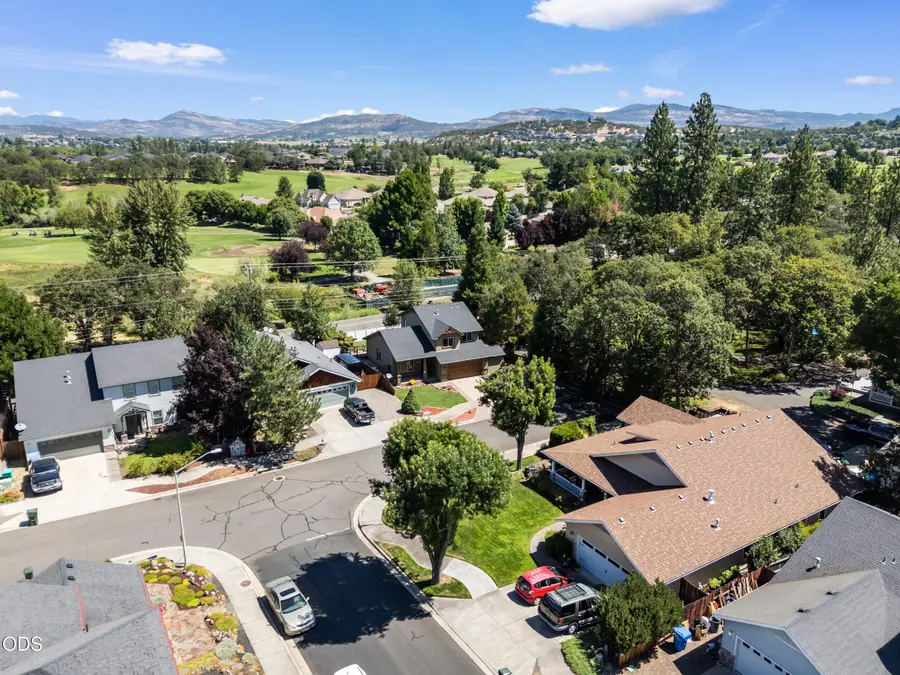 677 Cedar Wood Drive, Eagle Point, OR 97524 - #2