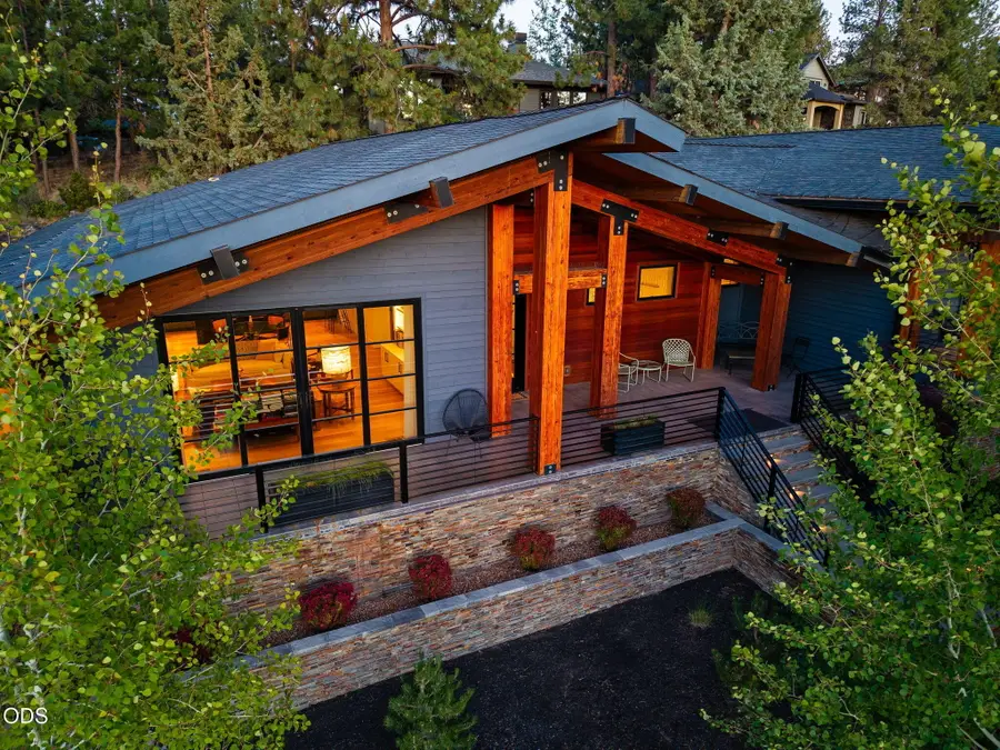 19077 Mount Mcloughlin Lane, Bend, OR 97703 - #2