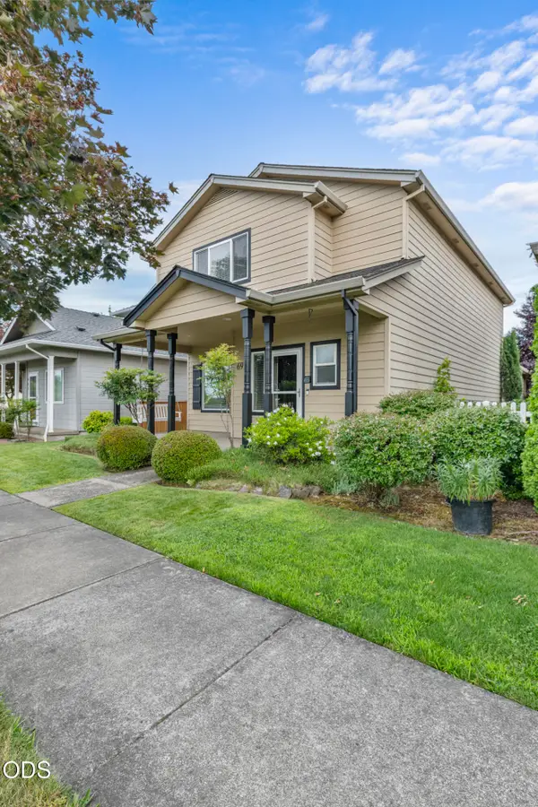 691 Buck Point Street, Central Point, OR 97502