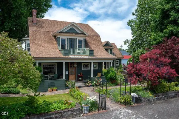 717 N 3rd Avenue, Stayton, OR 97383