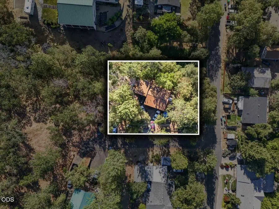 1277 N 5th Avenue, Gold Hill, OR 97525 - #3