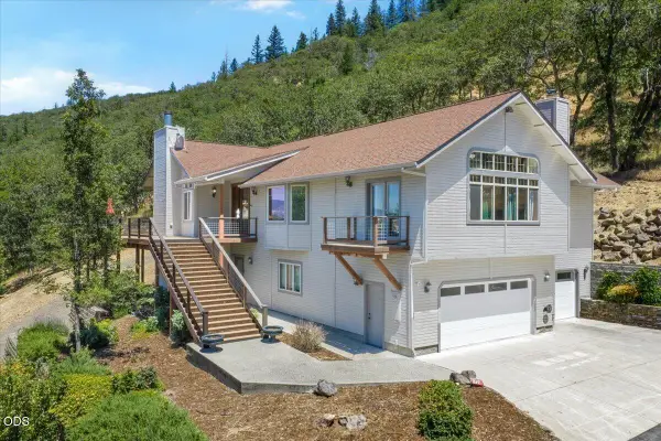 3729 Old Highway 99 S, Ashland, OR 97520