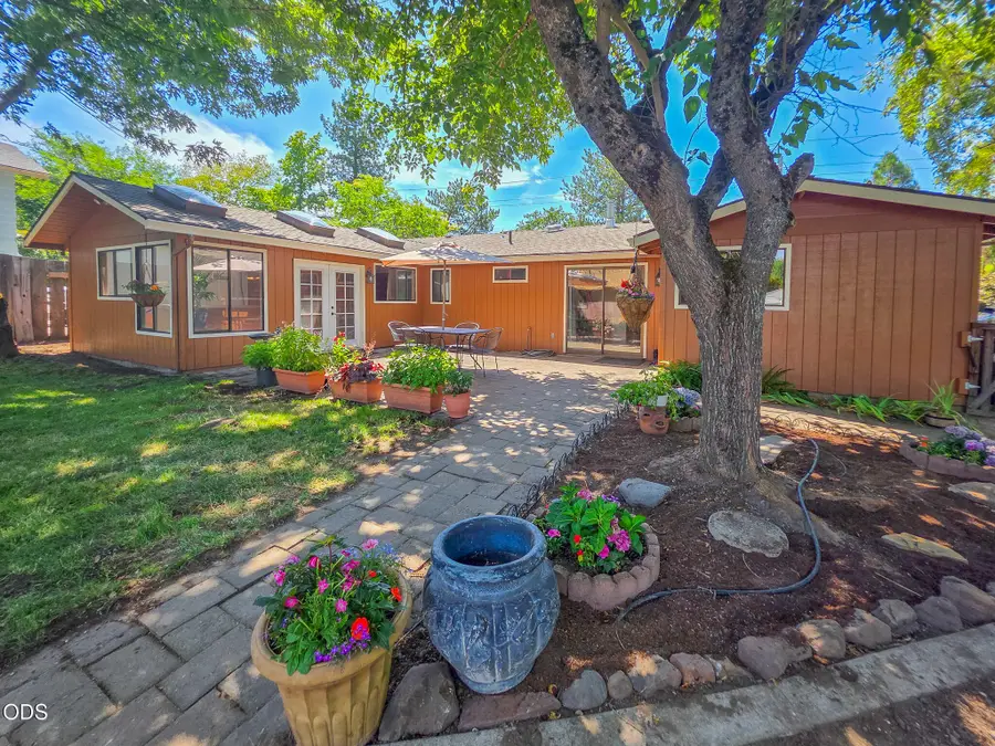 3015 Lone Pine Road, Medford, OR 97504 - #3