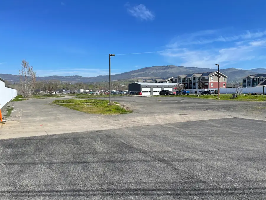 3957 S Pacific Highway, Medford, OR 97501 - #3