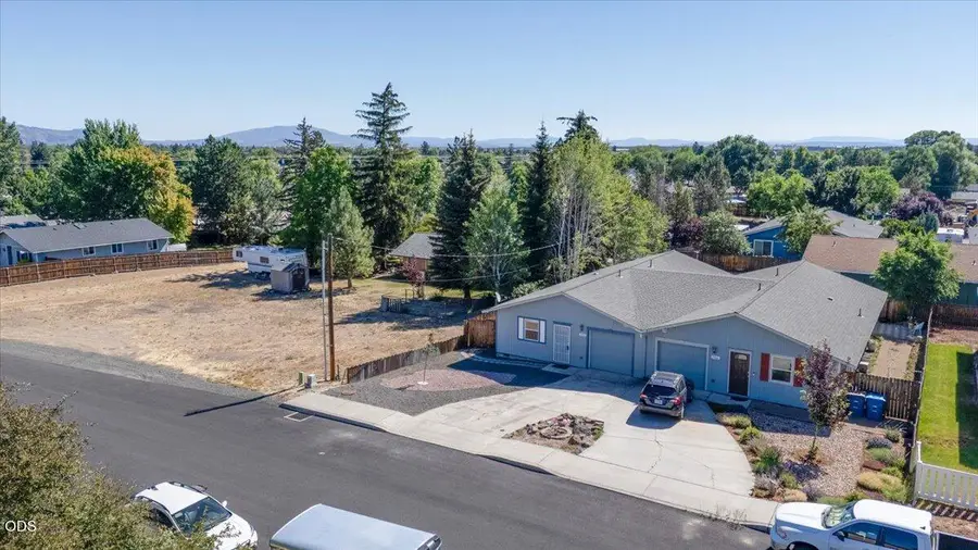 2466 SW 26th Street, Redmond, OR 97756 - #3