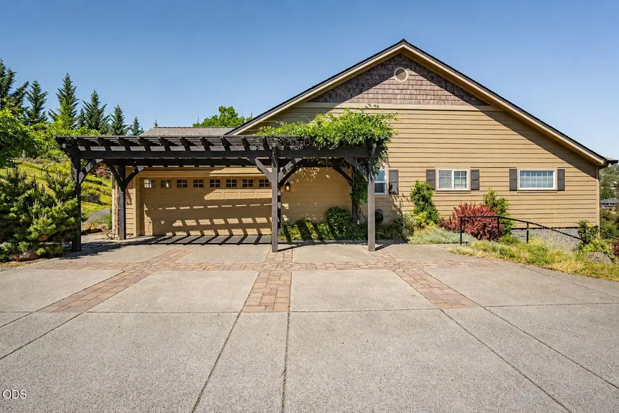 651 Holton Road, Talent, OR 97540 - #3