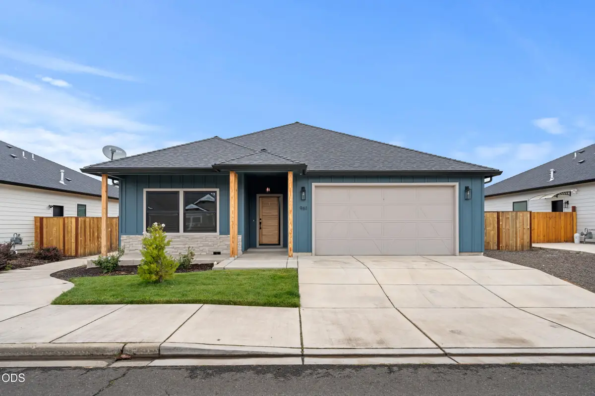 961 Arrowhead Trail, Eagle Point, OR 97524 - #1