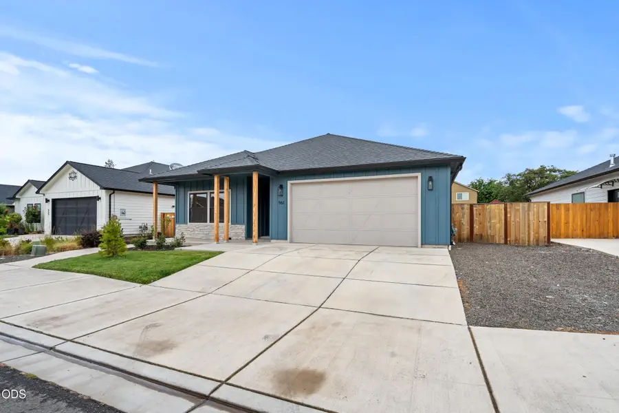 961 Arrowhead Trail, Eagle Point, OR 97524 - #2