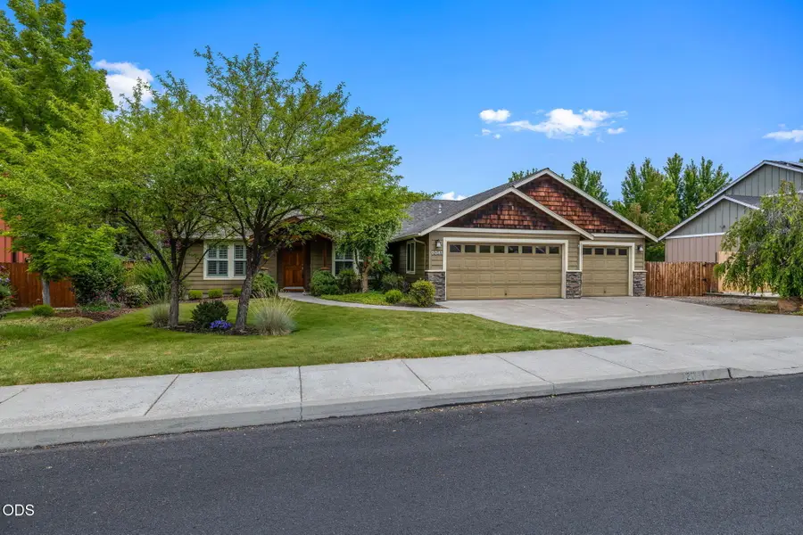2041 SW Obsidian Avenue, Redmond, OR 97756 - #3
